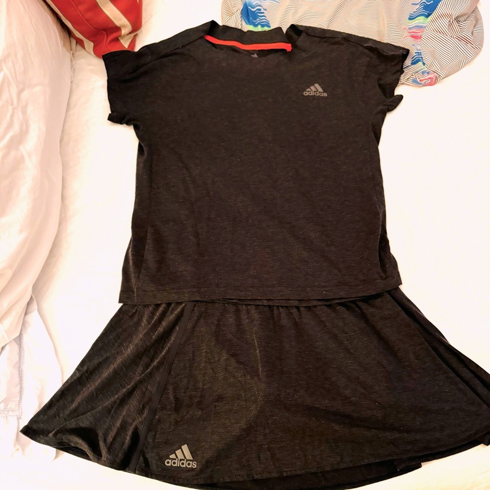Great condition Adidas M heather dark grey tennis/pickleball outfit